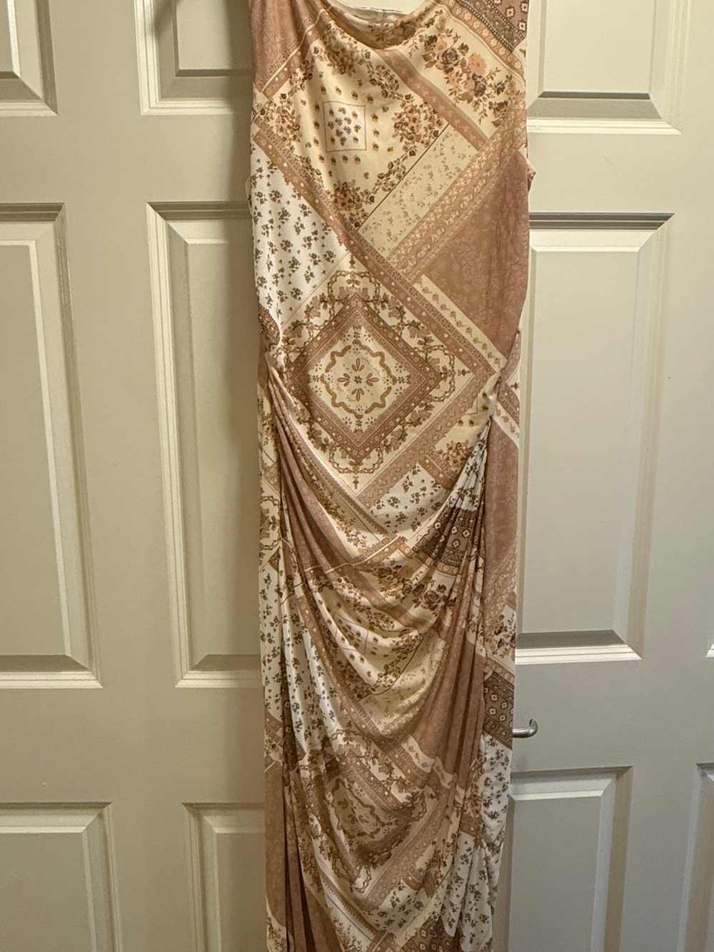 Madden Girl Cream and Tan Floral Bandana Maxi Dress (Junior)